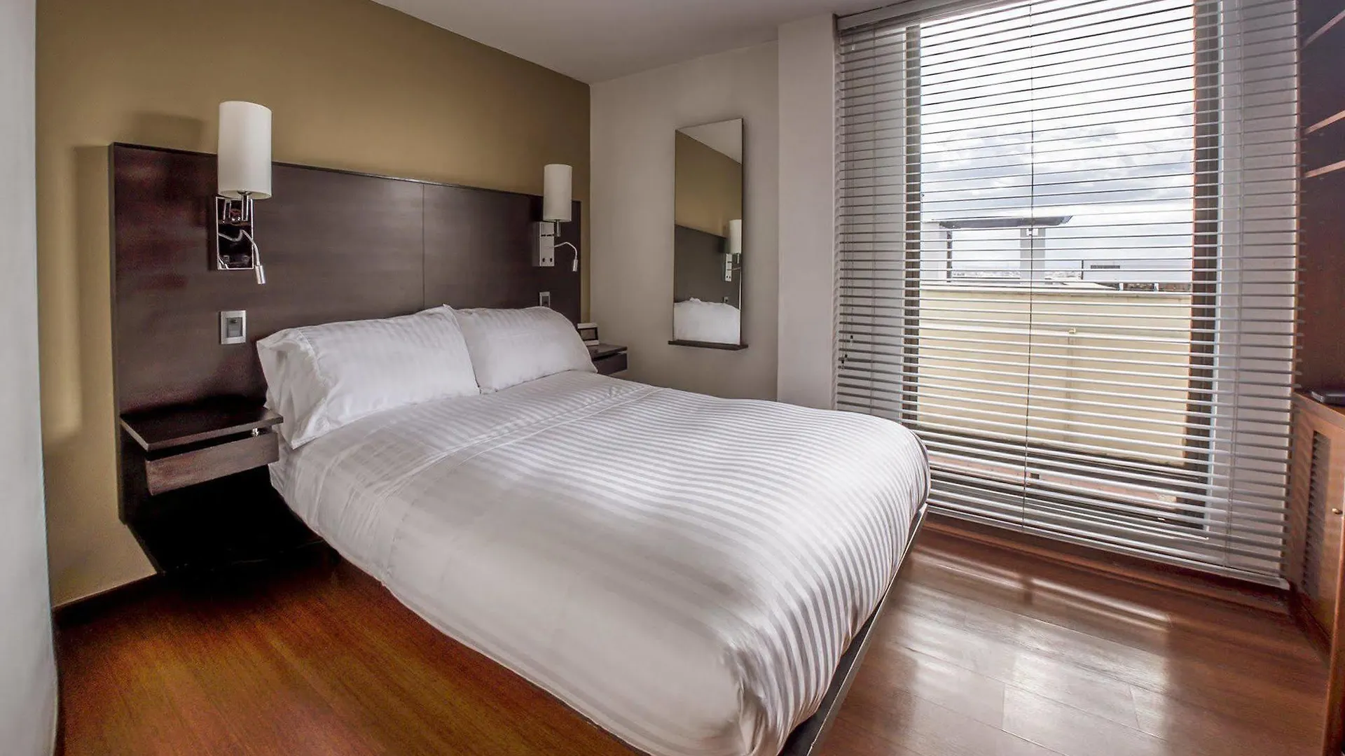 *****  Hotel Lugano Suites Богота Колумбия