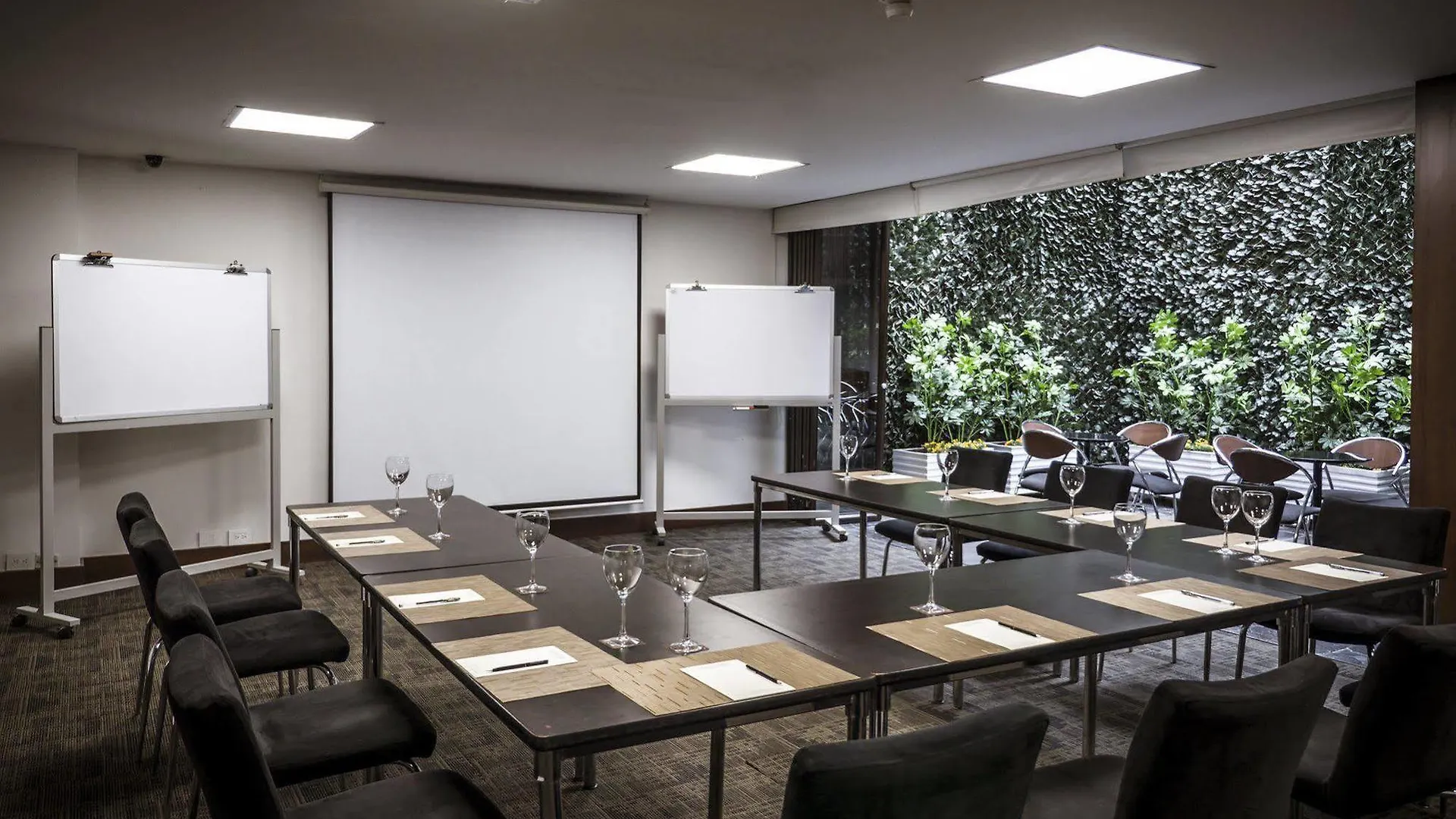 Hotel Lugano Suites Богота