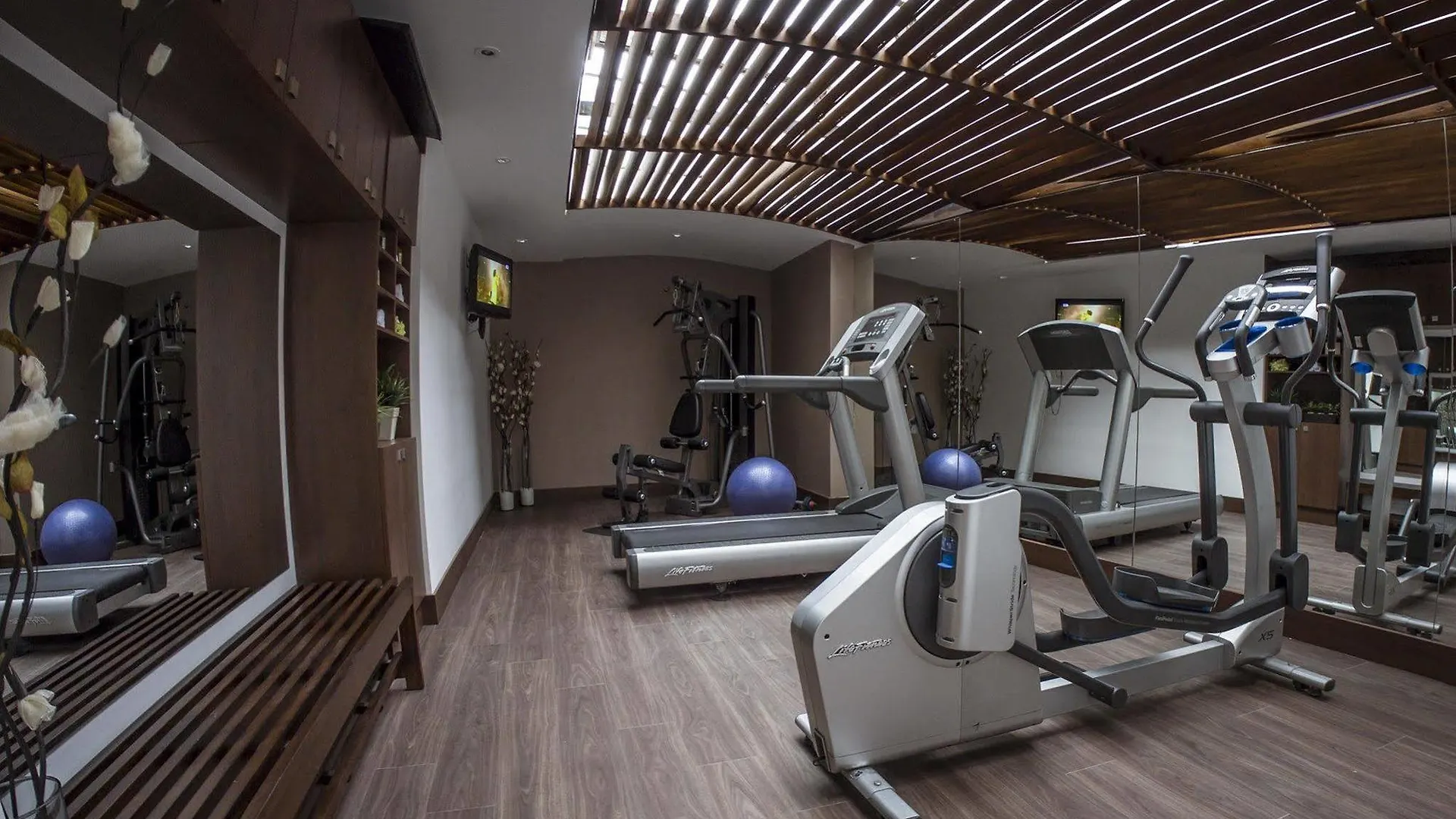 Hotel Lugano Suites Bogotá 5*,
